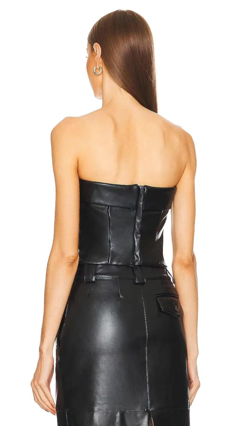 ZWEITEILIGES TOP AUS MATTEM LEDER MIT GÜRTELKLEID IN SCHWARZ