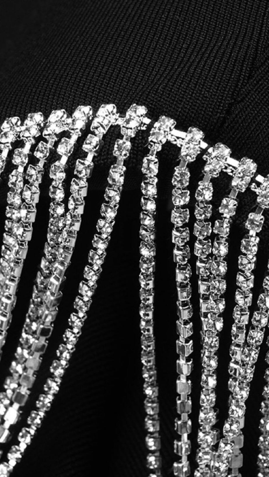 ABITO IN MAGLIA CON NAPPINE A DIAMANTI IN NERO