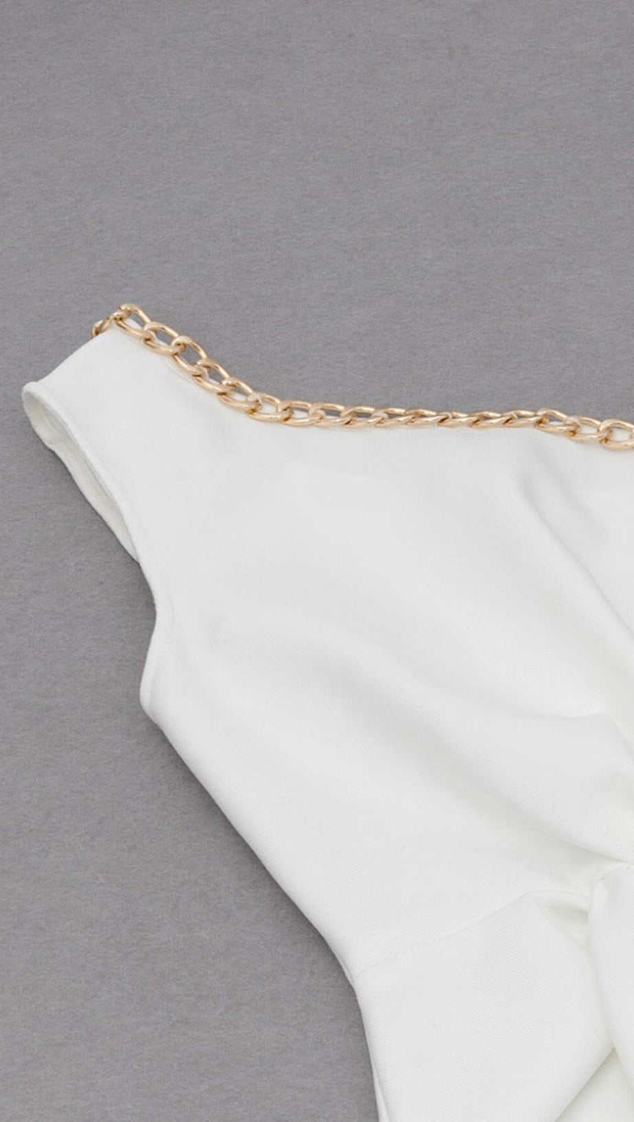 CROSS-SHOULDER-KETTENKLEID IN WEISS