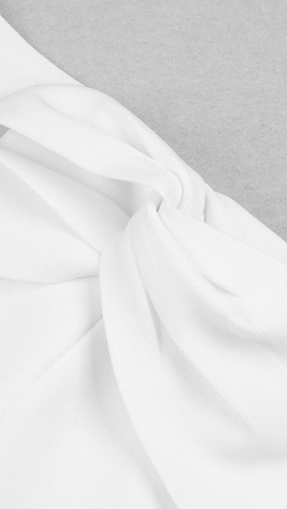 BANDEAU-ONE-SHOULDER-STRICKKLEID IN WEISS