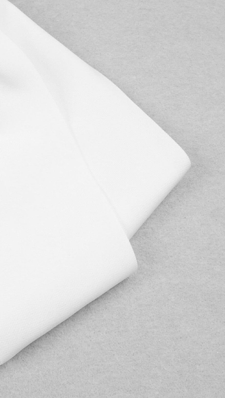 BANDEAU-ONE-SHOULDER-STRICKKLEID IN WEISS