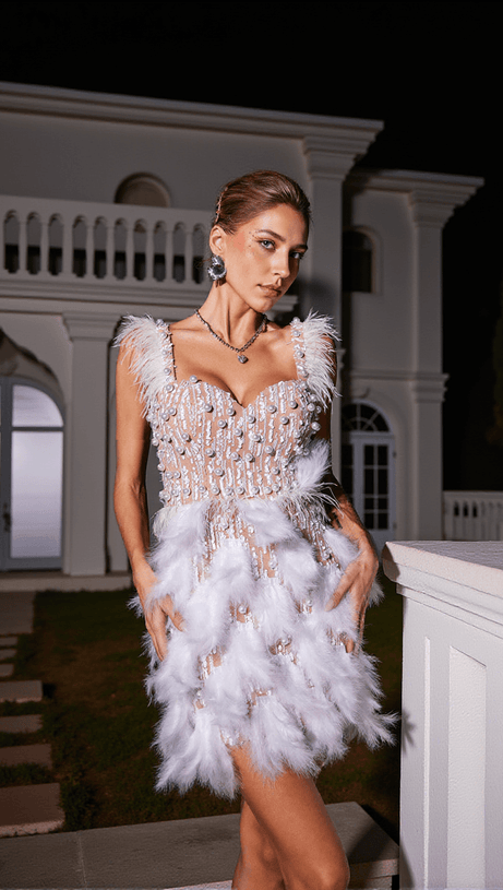 ABITO DERBY CON PIUME E PAILLETTES