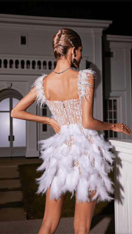 ABITO DERBY CON PIUME E PAILLETTES