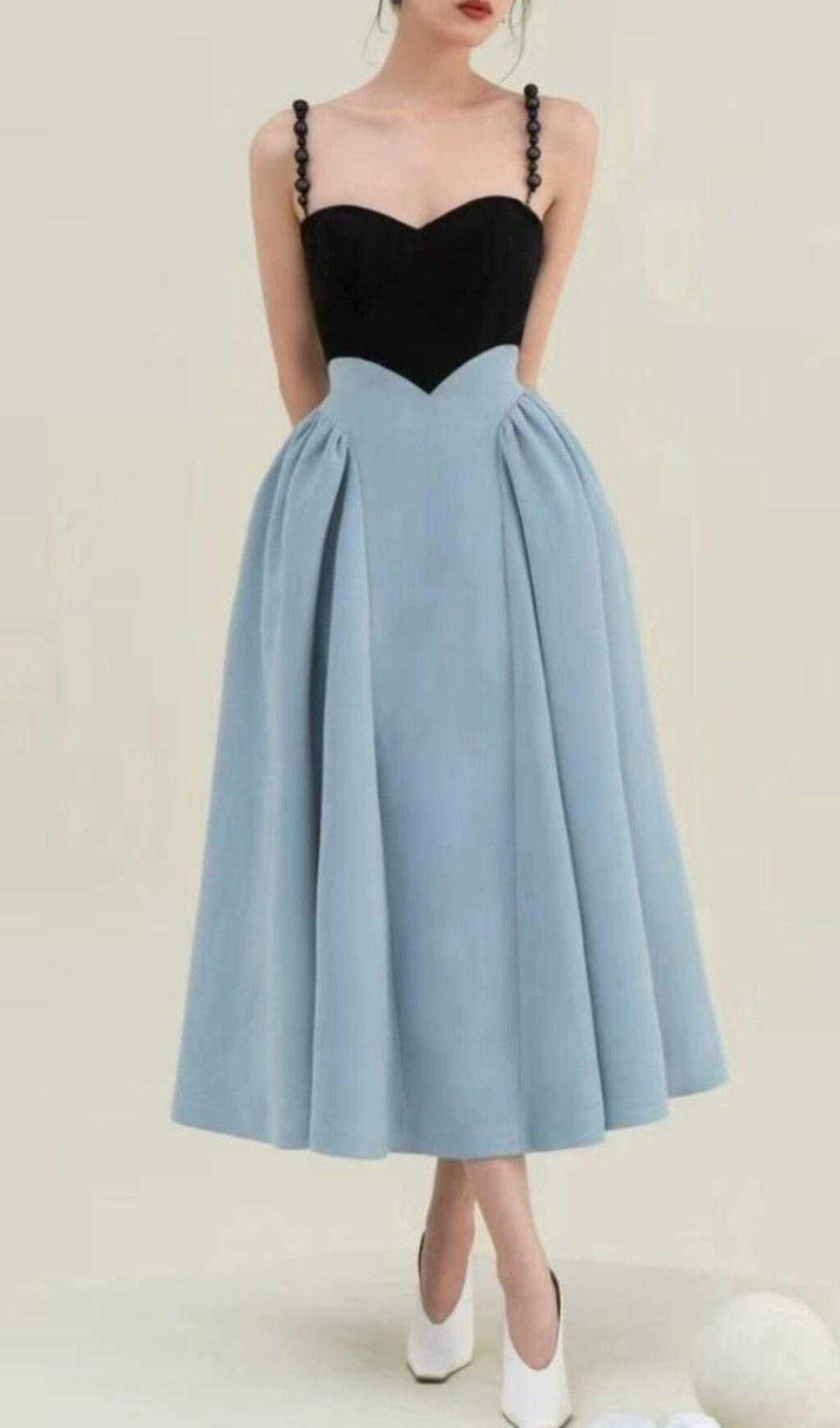 Minimalistisches Kleid mit Spandex-Nähten in Schwarz und Blau