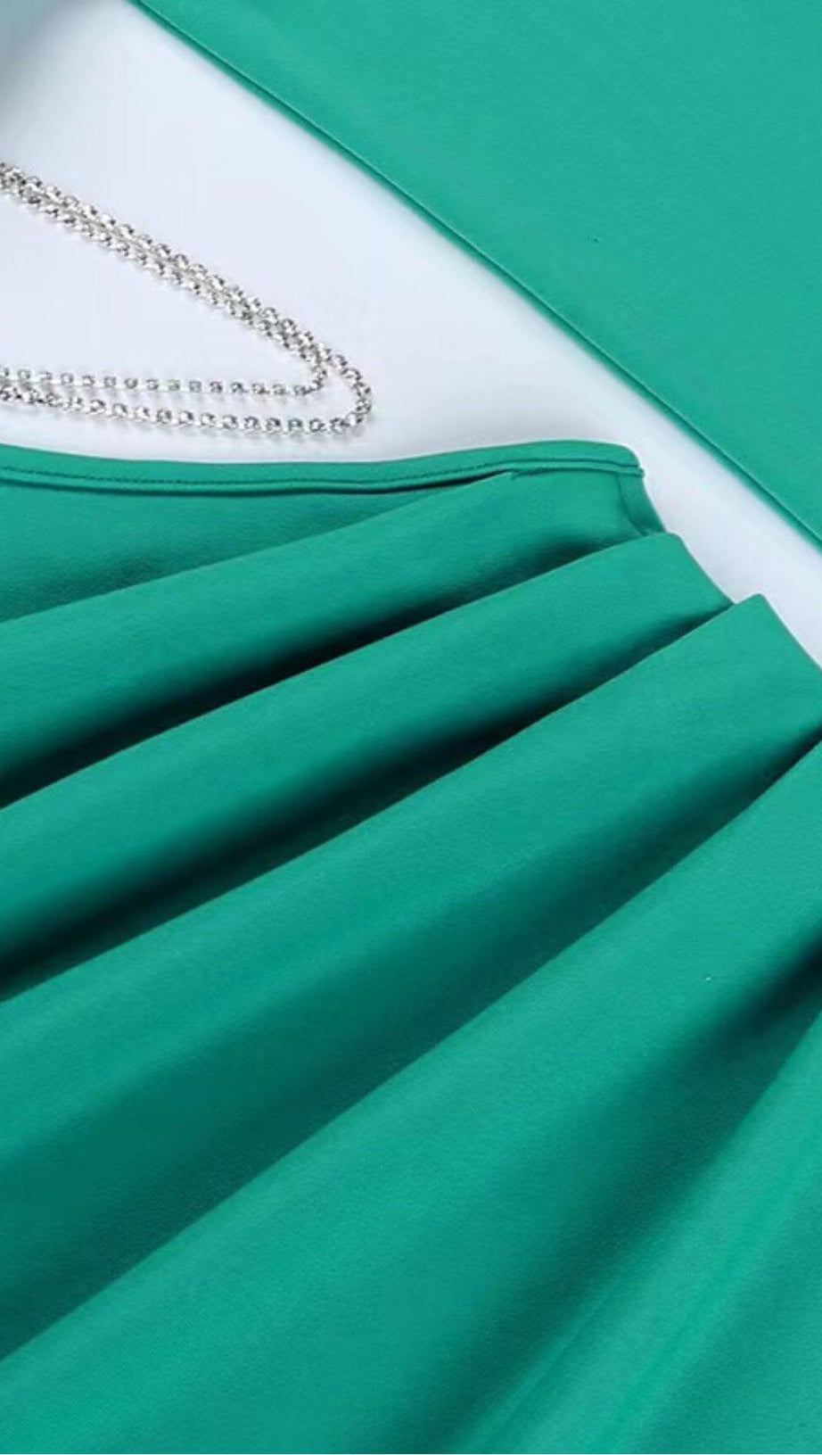 POLYESTERL SIDE HOLLEW SEXY CHAIN DRESS IN GREEN