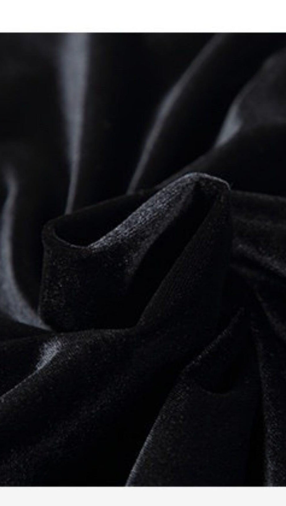 MINIABITO IN VELLUTO CON SPALLE SCOPERTE E PIUME NERO