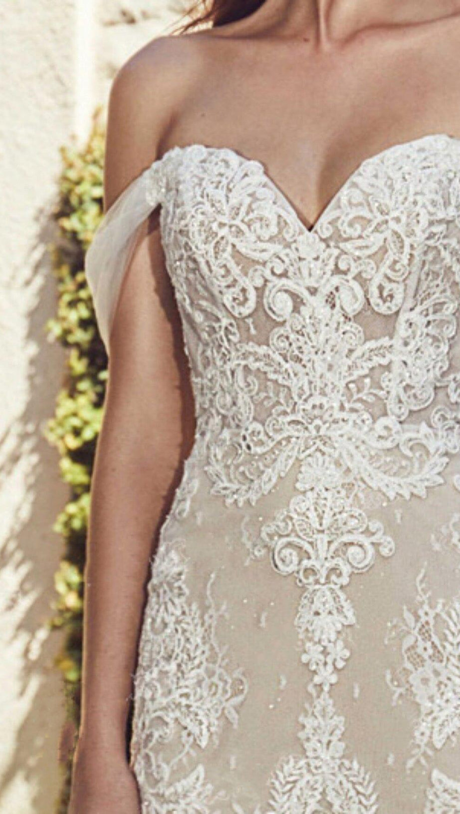 OFF-SHOULDER-KURZES SPITZEN-BRAUTKLEID IN APRICOT