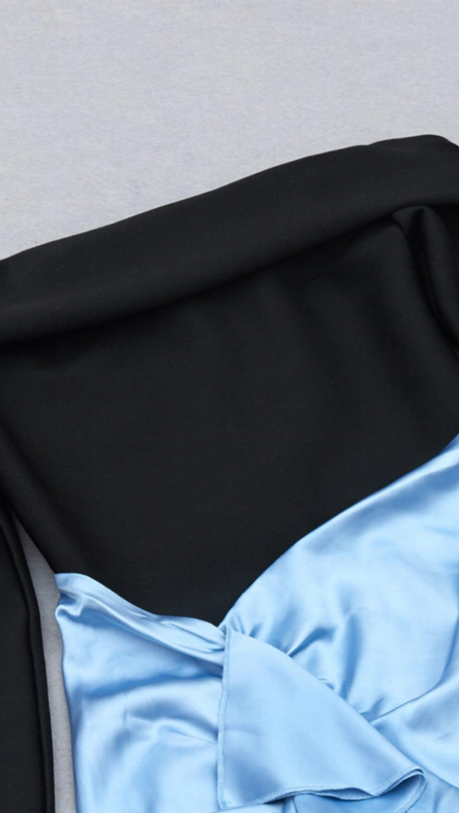 ONE-LINE SHOULDER LOTUS LEAF FISH TAIL DRESS IN BLACK AND BLUE SPLICED