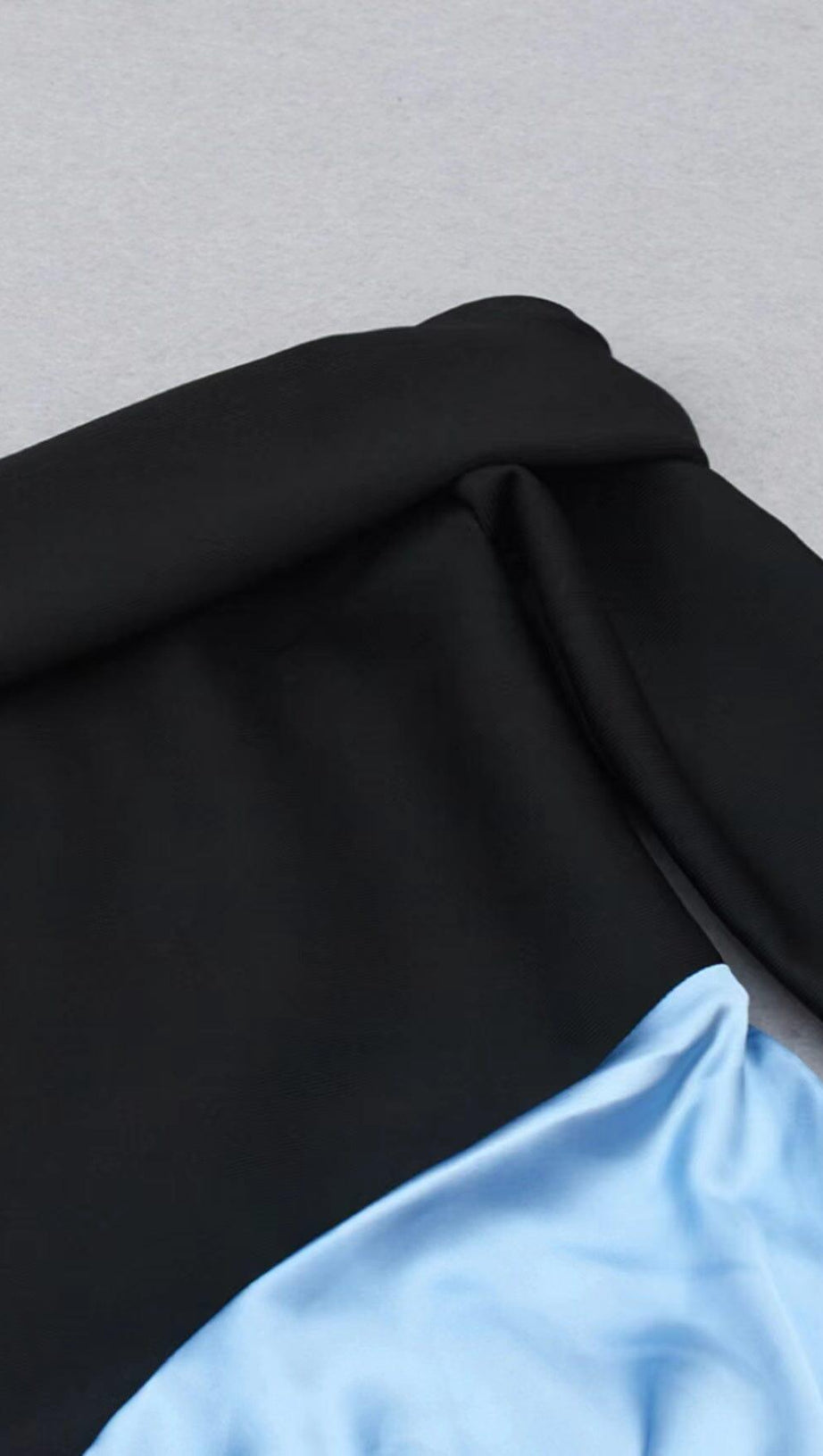 ONE-LINE SHOULDER LOTUS LEAF FISH TAIL DRESS IN BLACK AND BLUE SPLICED