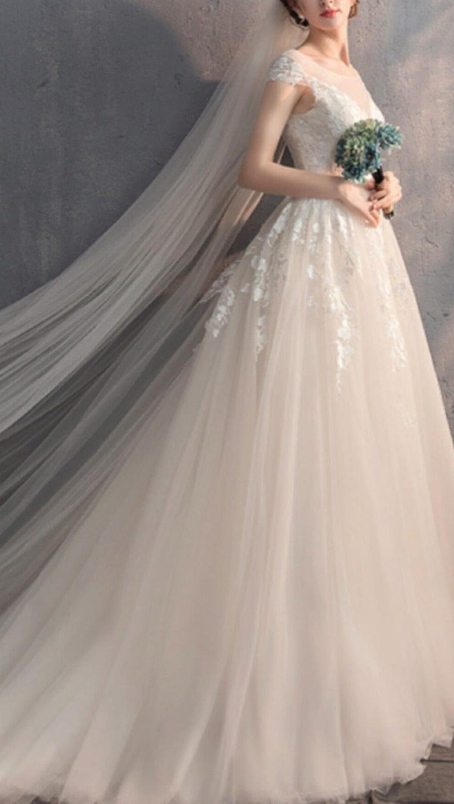 WHITE TRAILING LACE WEDDING DRESS