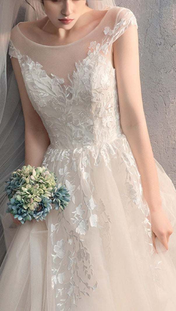 AIIZIE WHITE TRAILING LACE WEDDING DRESS - product image