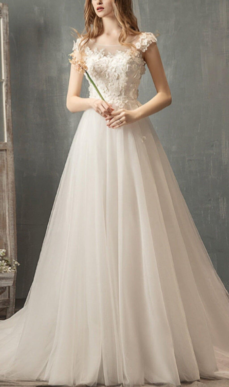 THREE-DIMENSIONAL FLOWER DRAG-TAILED WEDDING DRESS IN WHITE