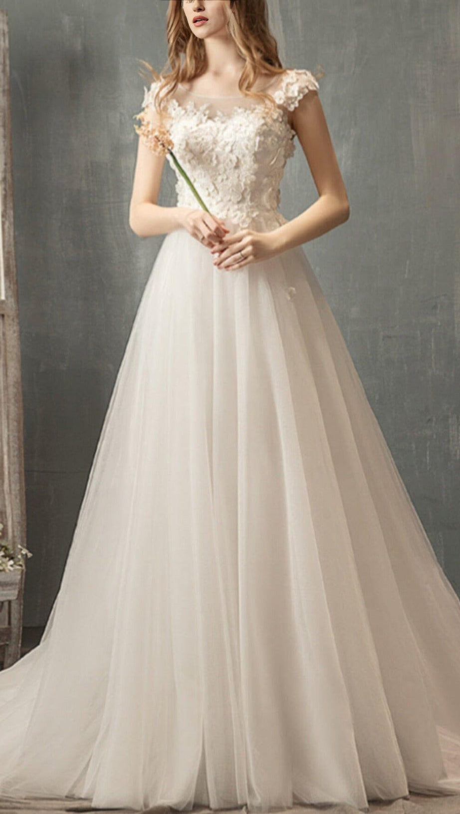 THREE-DIMENSIONAL FLOWER DRAG-TAILED WEDDING DRESS IN WHITE