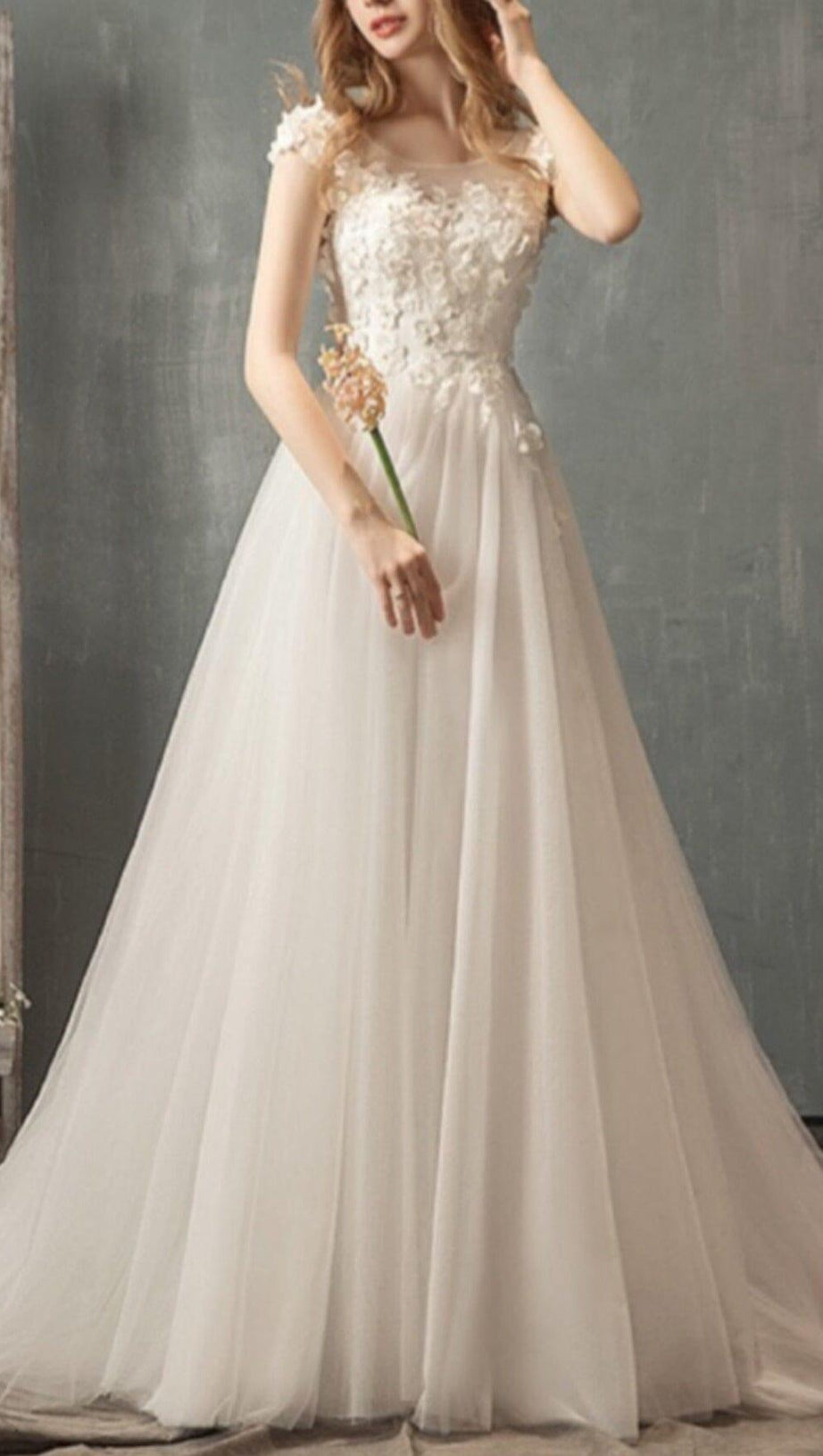THREE-DIMENSIONAL FLOWER DRAG-TAILED WEDDING DRESS IN WHITE