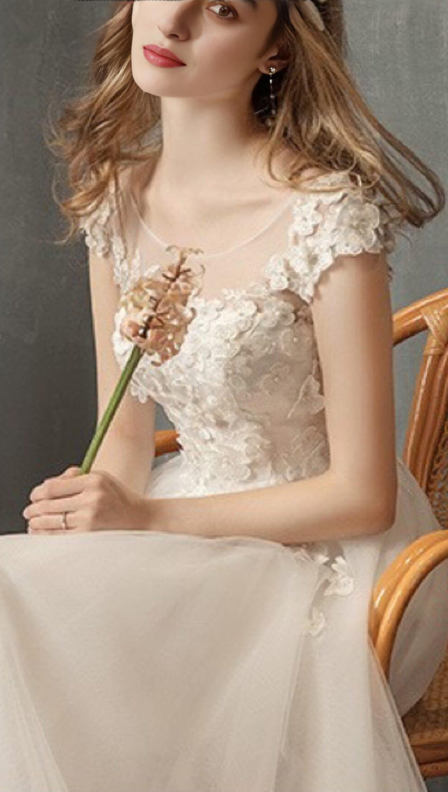 THREE-DIMENSIONAL FLOWER DRAG-TAILED WEDDING DRESS IN WHITE