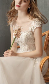 THREE-DIMENSIONAL FLOWER DRAG-TAILED WEDDING DRESS IN WHITE