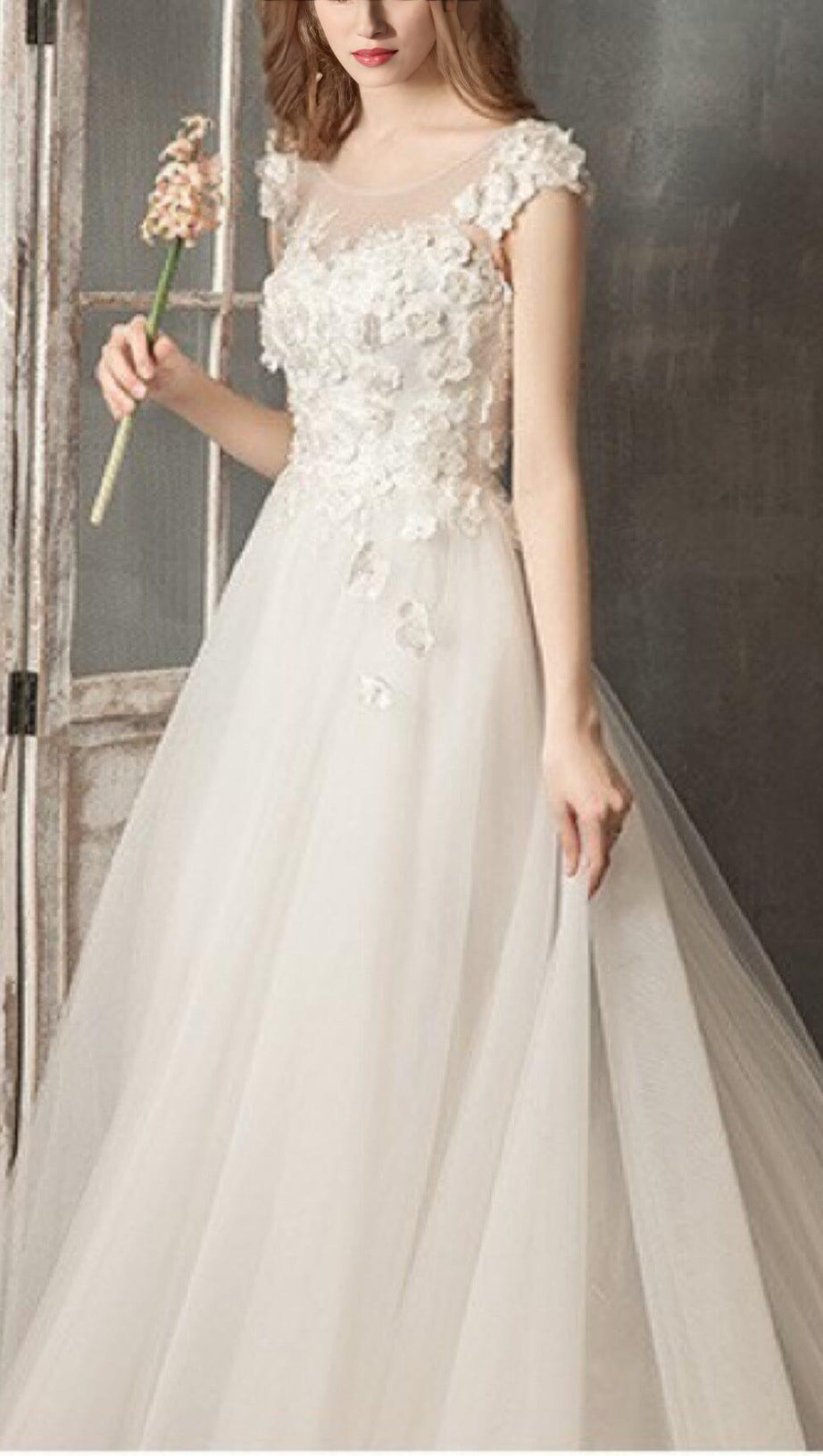 THREE-DIMENSIONAL FLOWER DRAG-TAILED WEDDING DRESS IN WHITE
