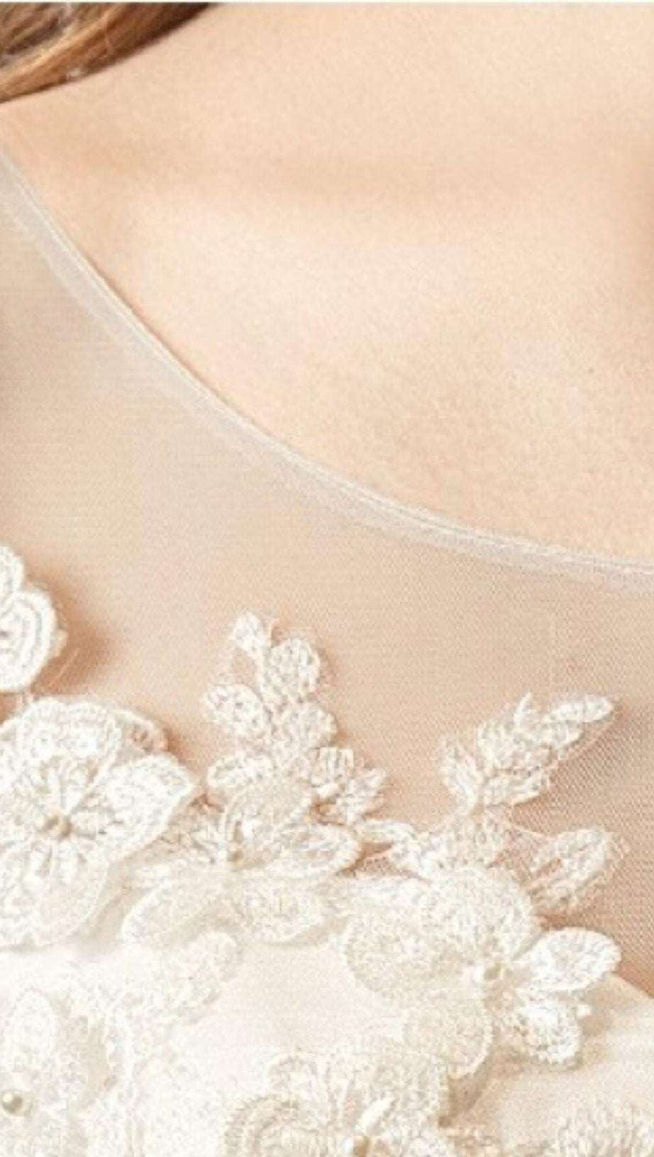 THREE-DIMENSIONAL FLOWER DRAG-TAILED WEDDING DRESS IN WHITE