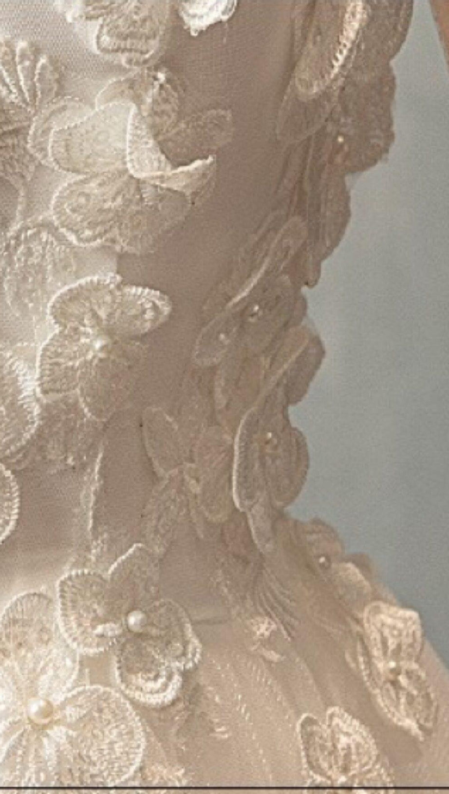 THREE-DIMENSIONAL FLOWER DRAG-TAILED WEDDING DRESS IN WHITE