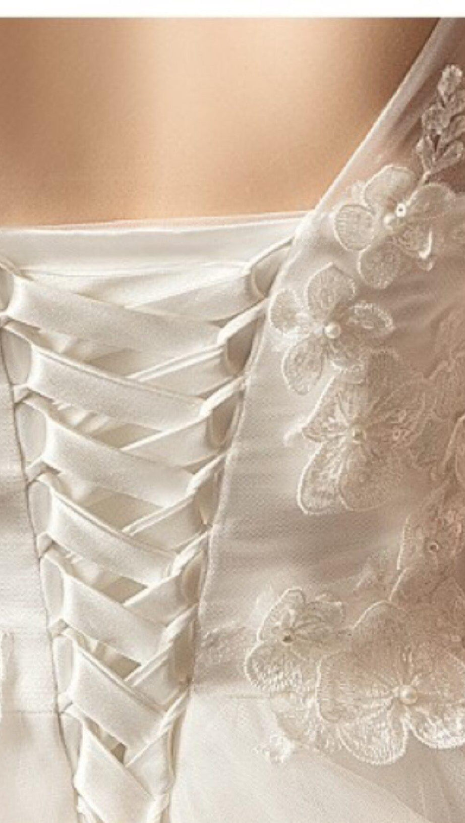 THREE-DIMENSIONAL FLOWER DRAG-TAILED WEDDING DRESS IN WHITE