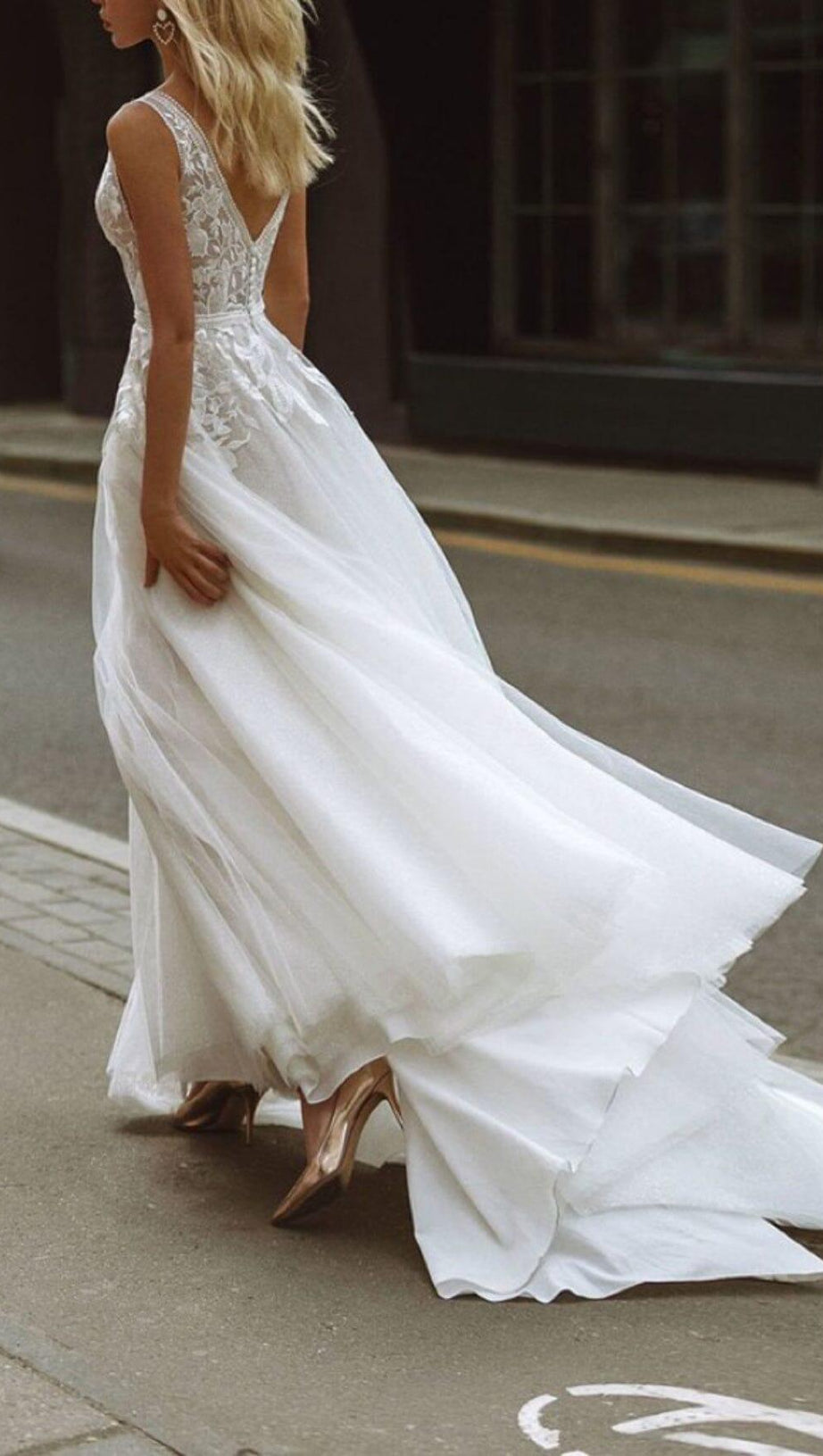 LARGE V-NECK SEE-THROUGH LACE HALTER DRESS IN WHITE