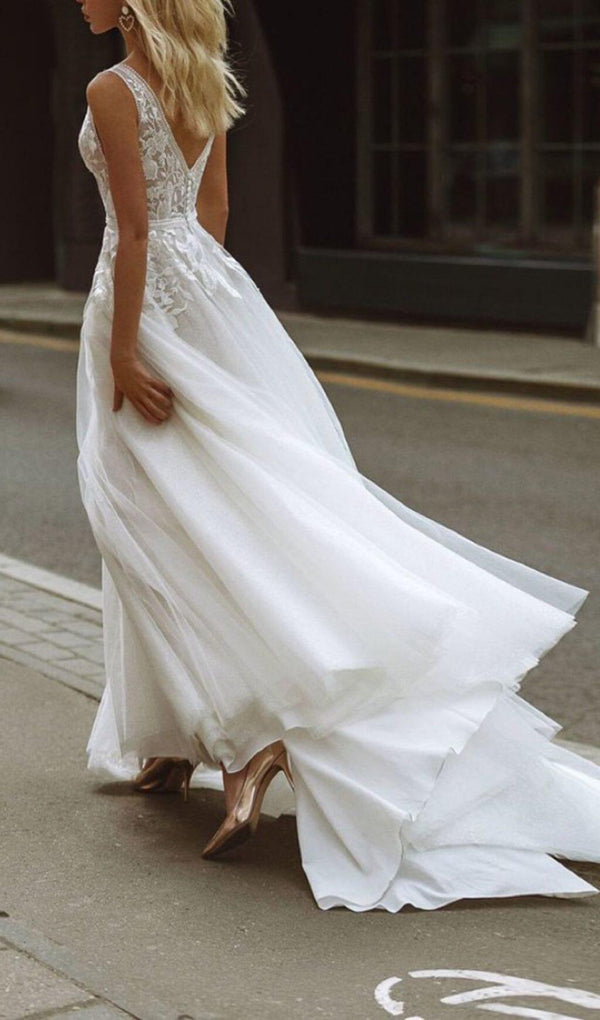 LARGE V-NECK SEE-THROUGH LACE HALTER DRESS IN WHITE