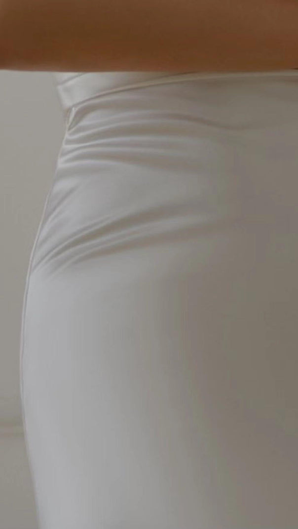 AIIZIE ONE-LINE SHOULDER AND WAISTED FISHTAIL DRESS IN WHITE - product image