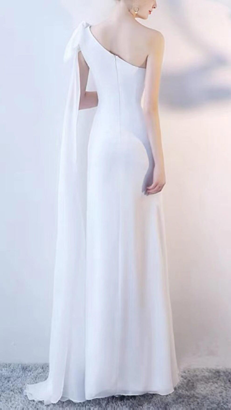 LONG YARN SLOPING SHOULDERS FISHTAIL DRESS IN WHITE