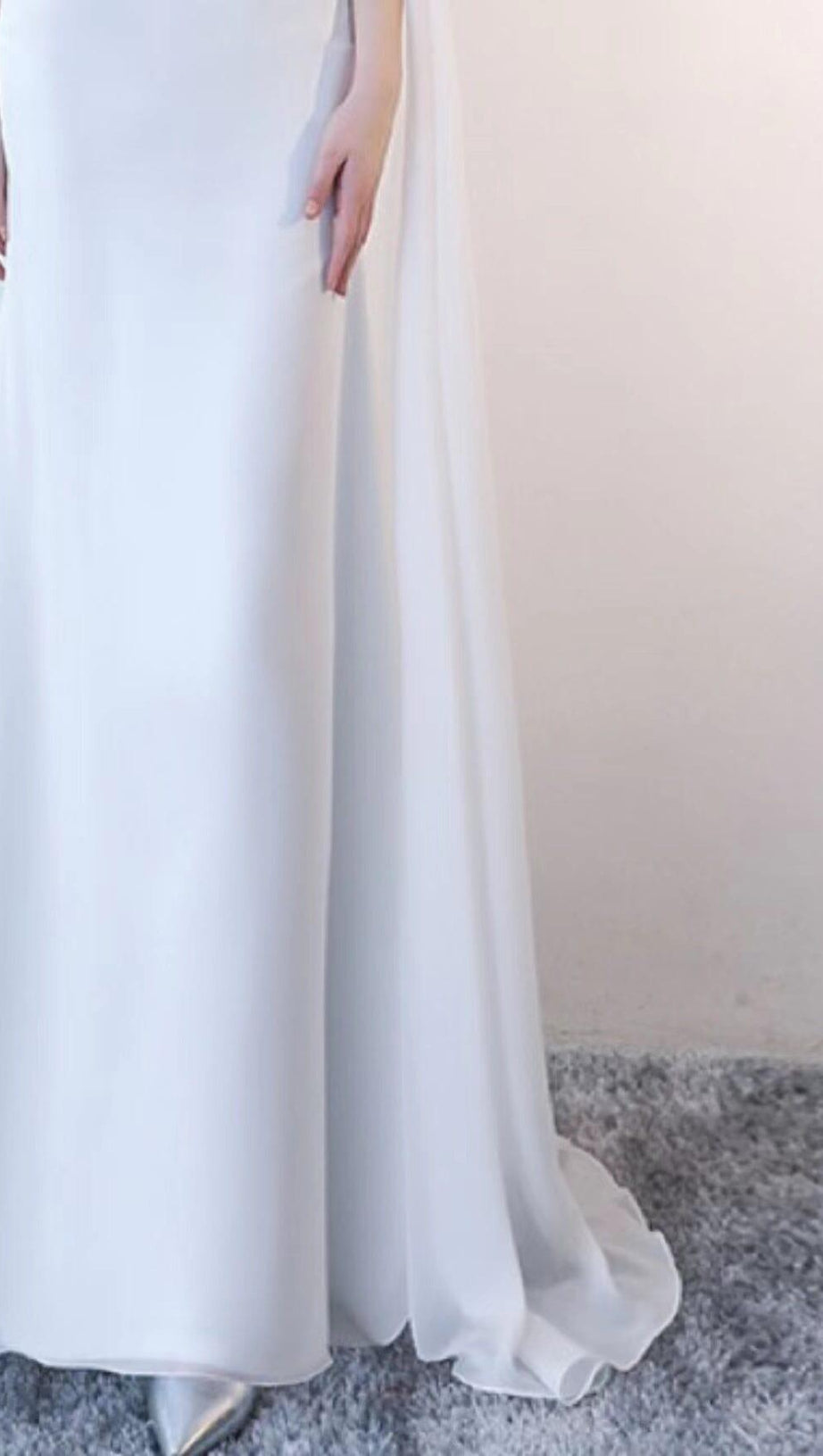 LONG YARN SLOPING SHOULDERS FISHTAIL DRESS IN WHITE