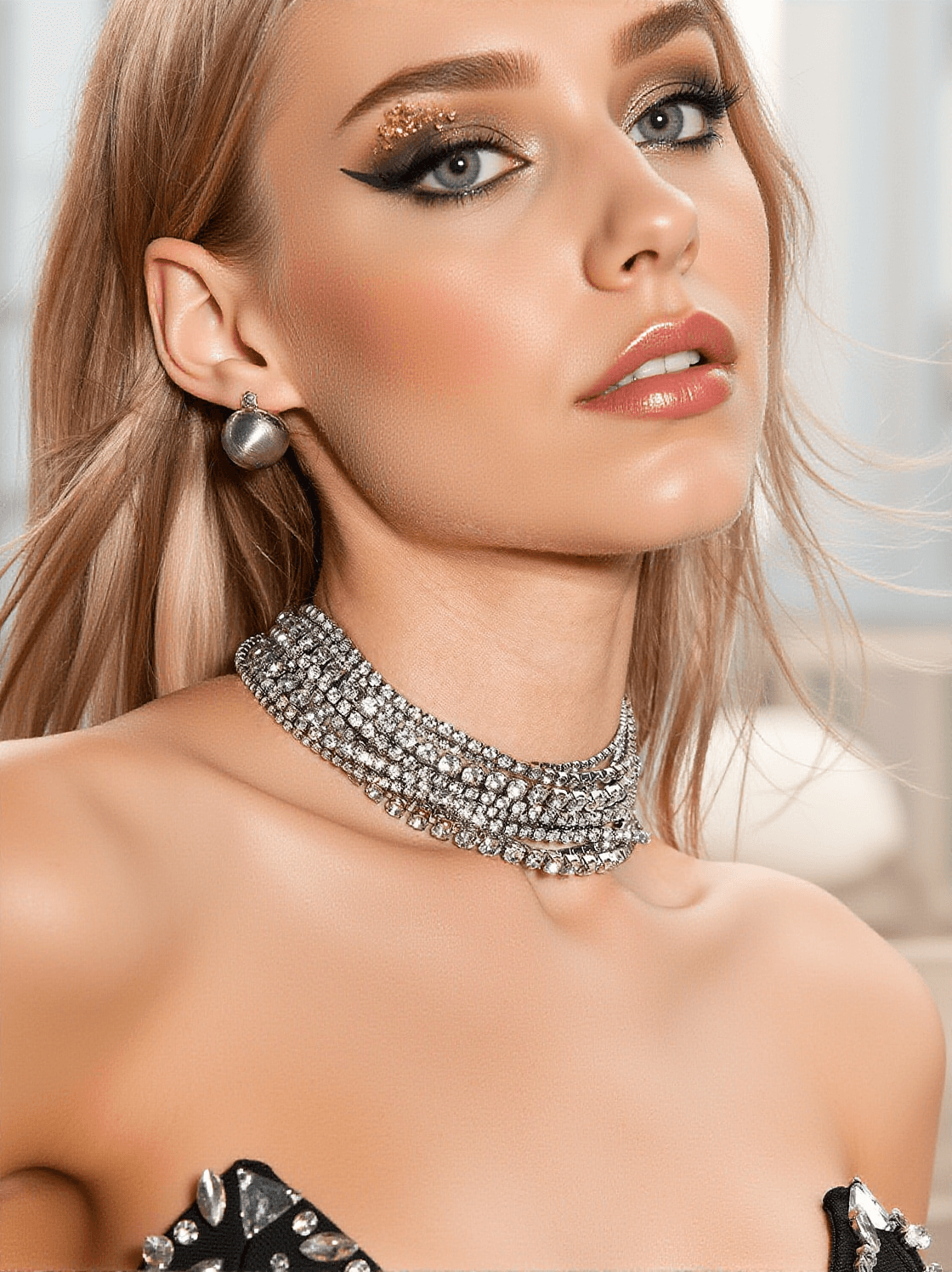 JAGO MULTI LAYERED CRYSTAL NECKLACE IN SILVER