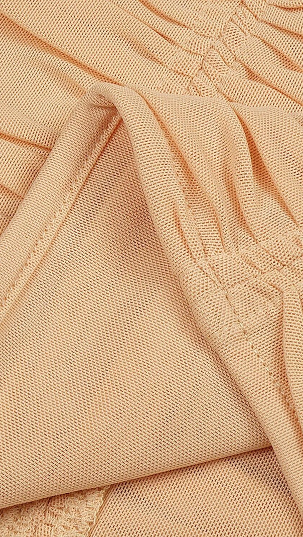 HAUTFARBENER MIDIKLEID AUS NETZ MIT TRÄGERN UND PAILLETTEN