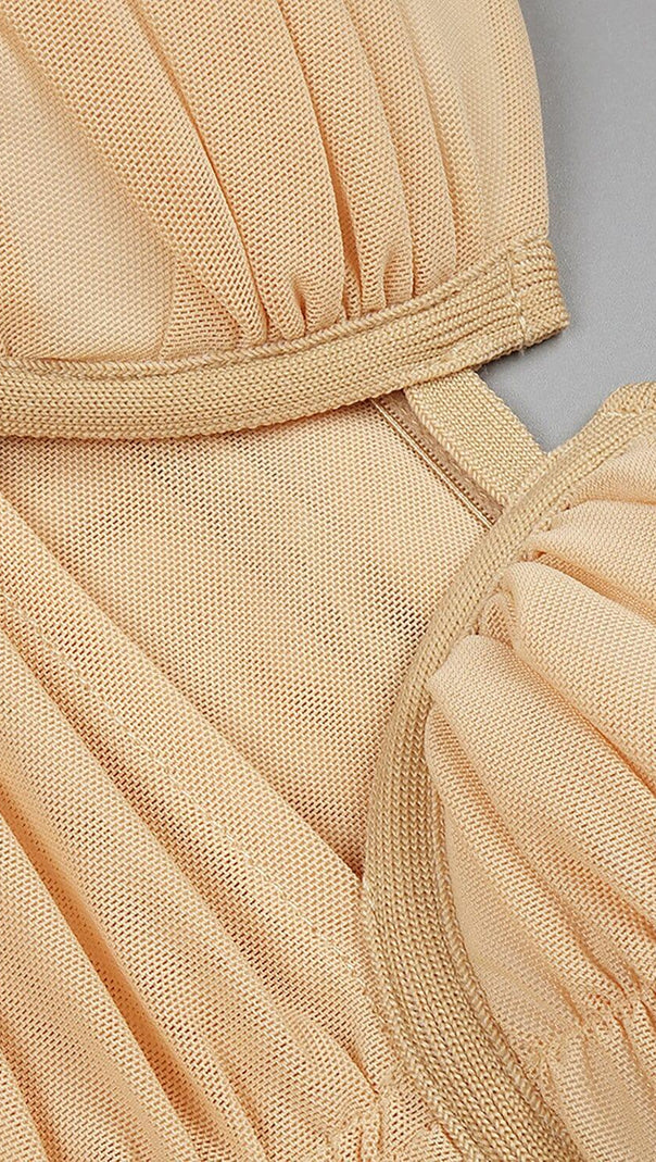 HAUTFARBENER MIDIKLEID AUS NETZ MIT TRÄGERN UND PAILLETTEN