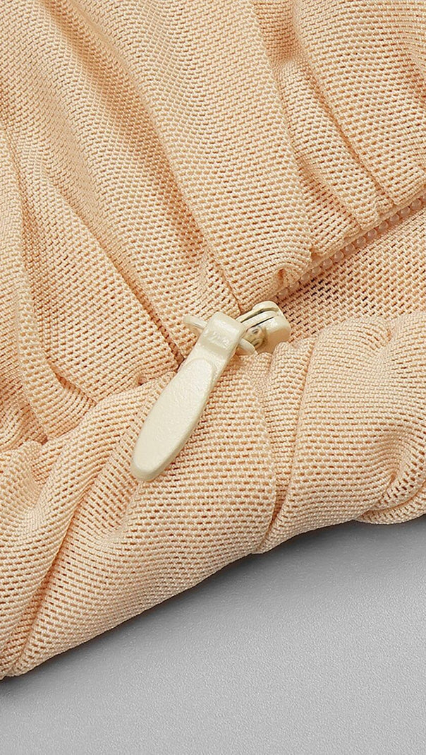 HAUTFARBENER MIDIKLEID AUS NETZ MIT TRÄGERN UND PAILLETTEN
