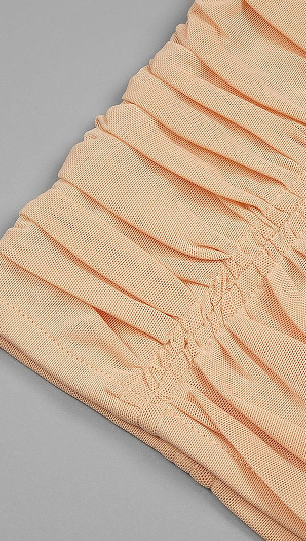 HAUTFARBENER MIDIKLEID AUS NETZ MIT TRÄGERN UND PAILLETTEN