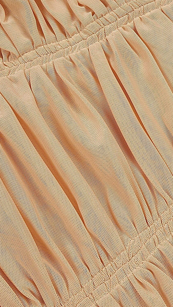 HAUTFARBENER MIDIKLEID AUS NETZ MIT TRÄGERN UND PAILLETTEN