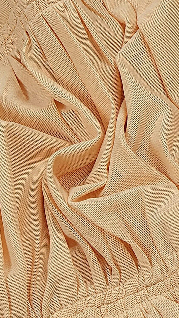 HAUTFARBENER MIDIKLEID AUS NETZ MIT TRÄGERN UND PAILLETTEN