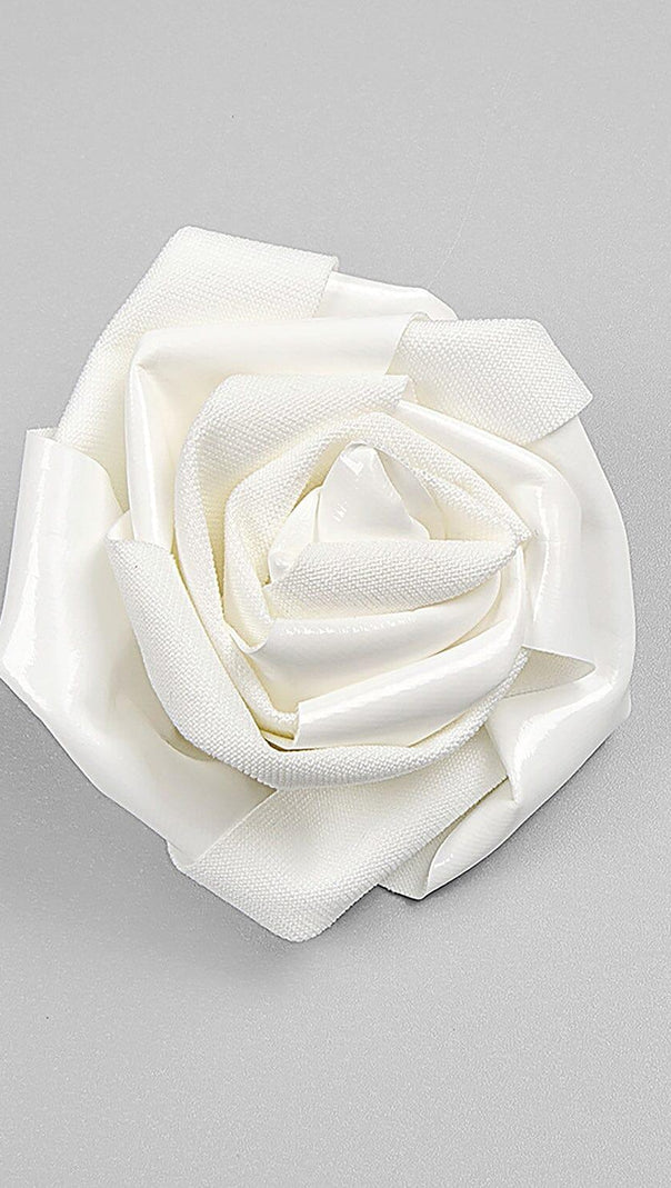Glamouröses, hautenges Latexkleid in Weiß