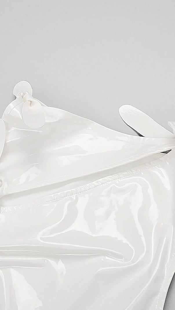Glamouröses, hautenges Latexkleid in Weiß