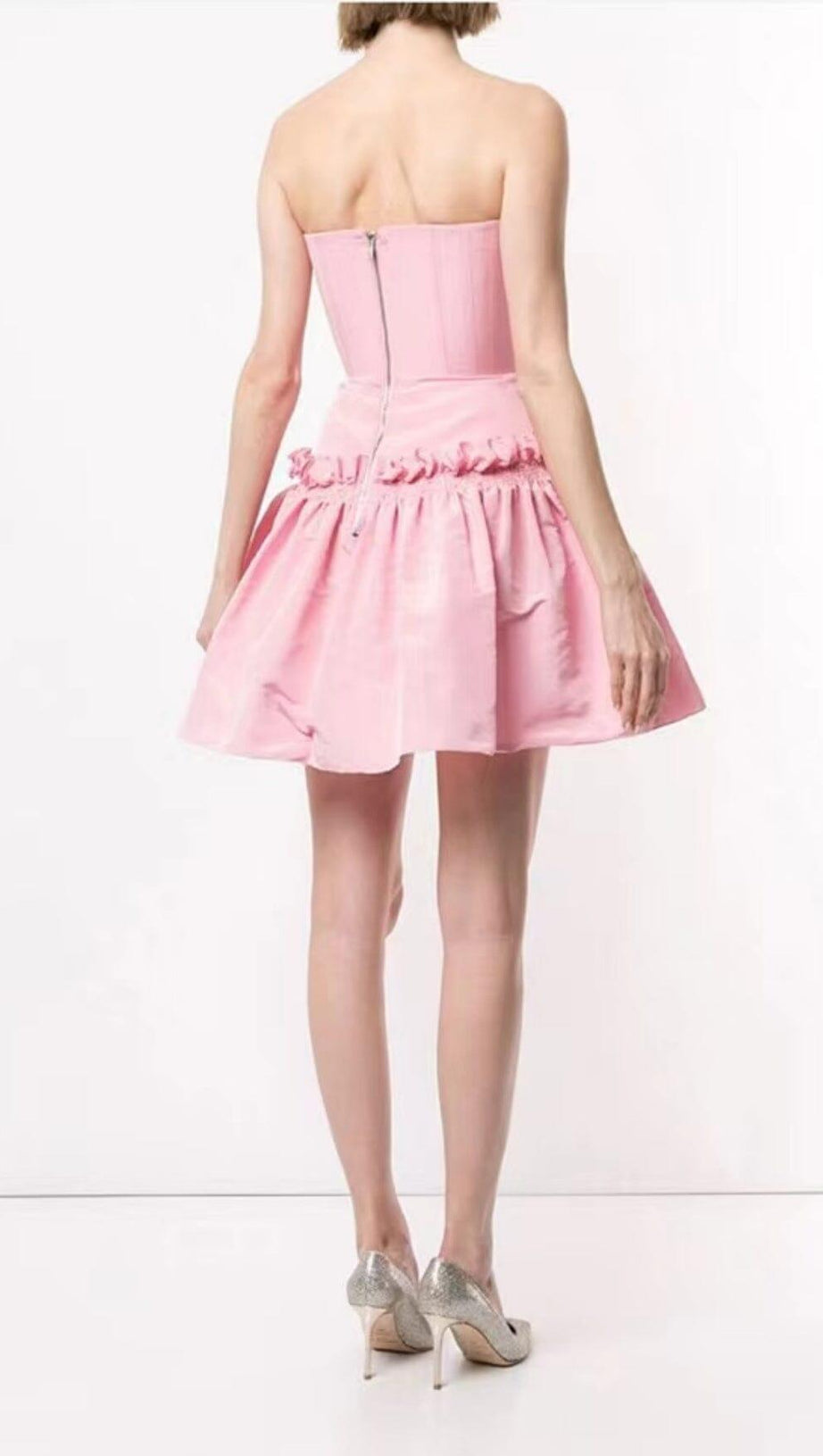 MINI ABITO SENZA SPALLINE CON MANICHE A VOLANT IN ROSA TENUE