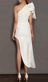 CROSS-SHOULDER ASYMMETRIC DRESS IN WHITE