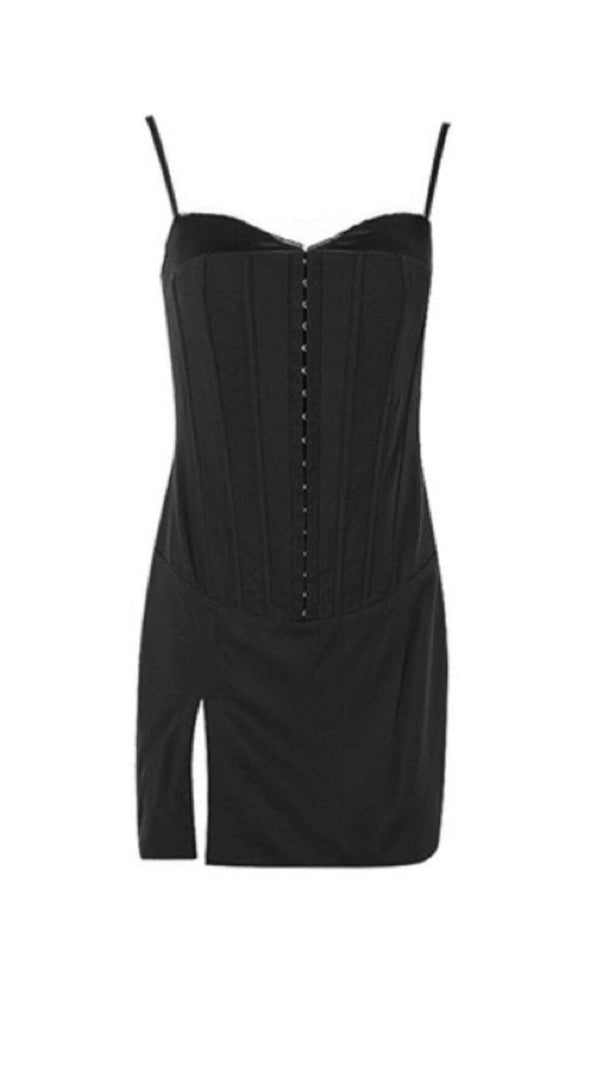 MINIKLEID MIT FISCHGRÄTEN-STRUMPFHOSEN IN SCHWARZ
