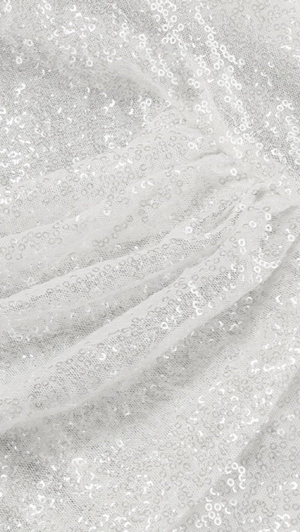 MINIKLEID MIT PAILLETTEN UND FEDERN IN WEISS
