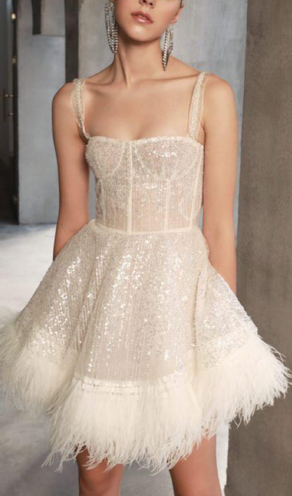 ABITO CON BRETELLE E PIUME CON PAILLETTES COLOR ALBICOCCA