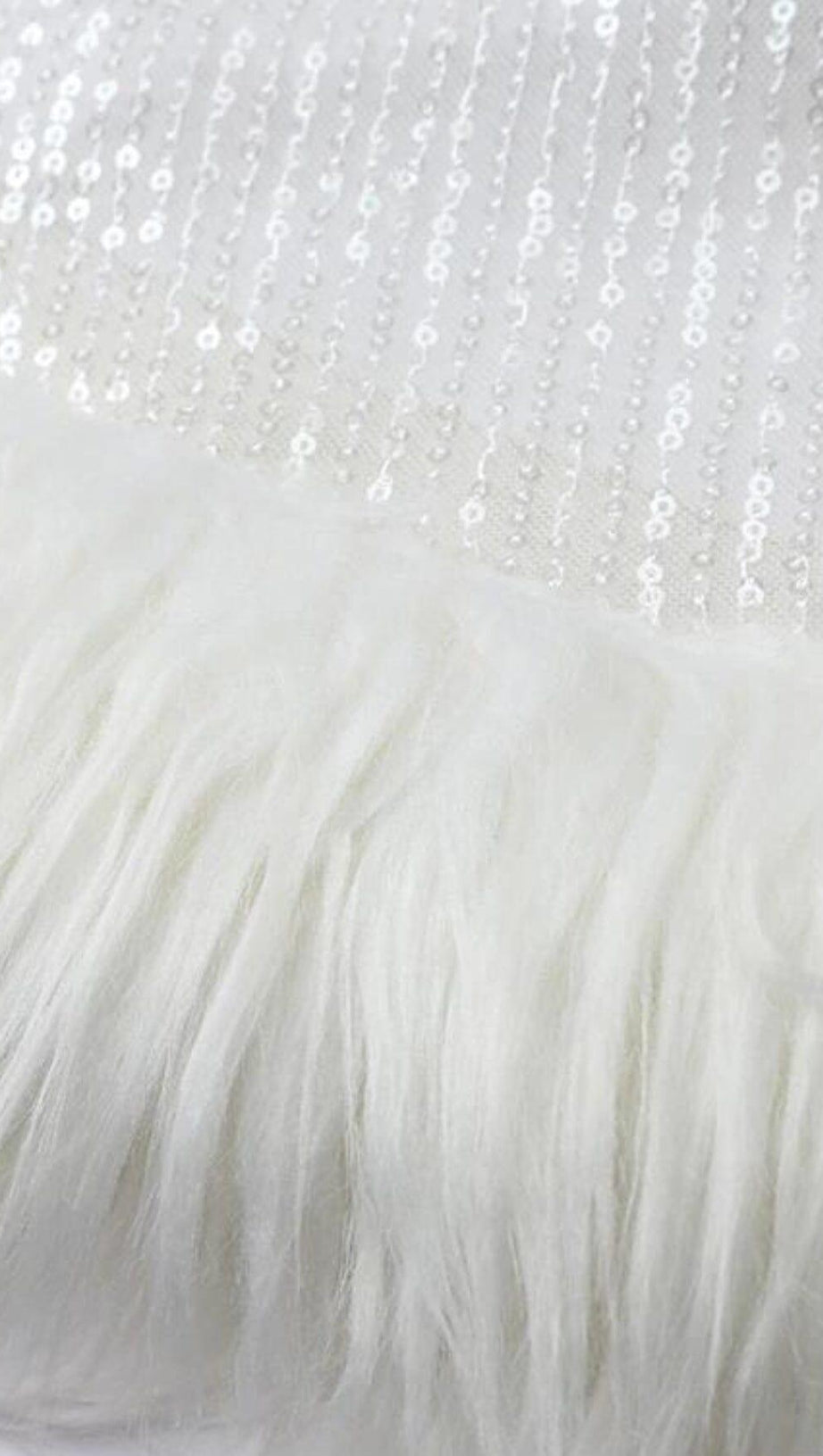 ABITO CON BRETELLE E PIUME CON PAILLETTES COLOR ALBICOCCA