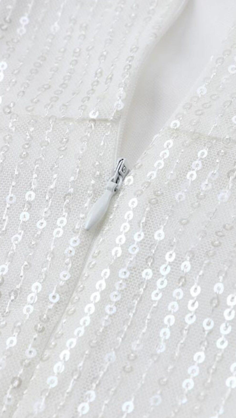 ABITO CON BRETELLE E PIUME CON PAILLETTES COLOR ALBICOCCA