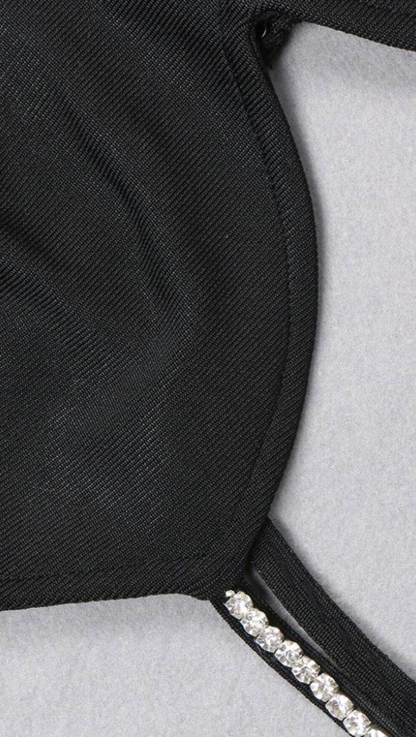 ABITO CON BRETELLE E FRANGE ONDULATE IN NERO