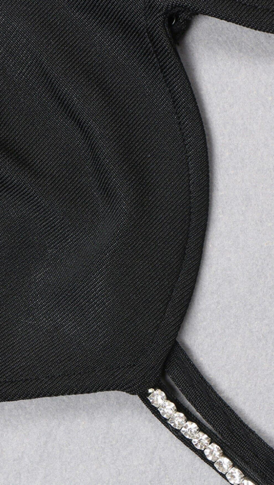 ABITO CON BRETELLE E FRANGE ONDULATE IN NERO