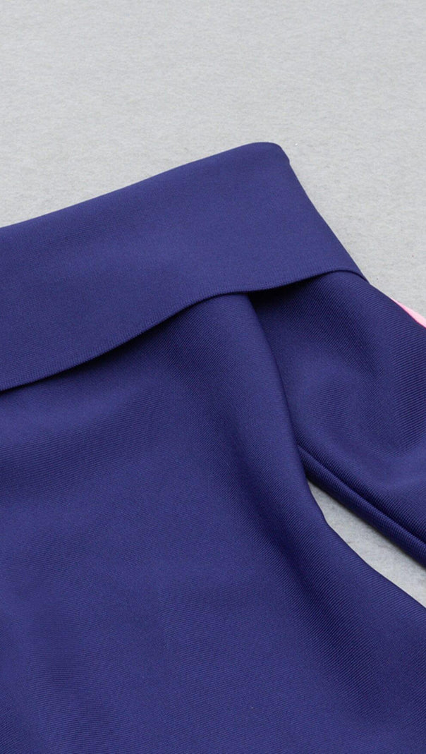 BANDAGE MINIKLEID MIT EINEM HALS UND LANGEN ÄRMELN IN LILA-BLAU