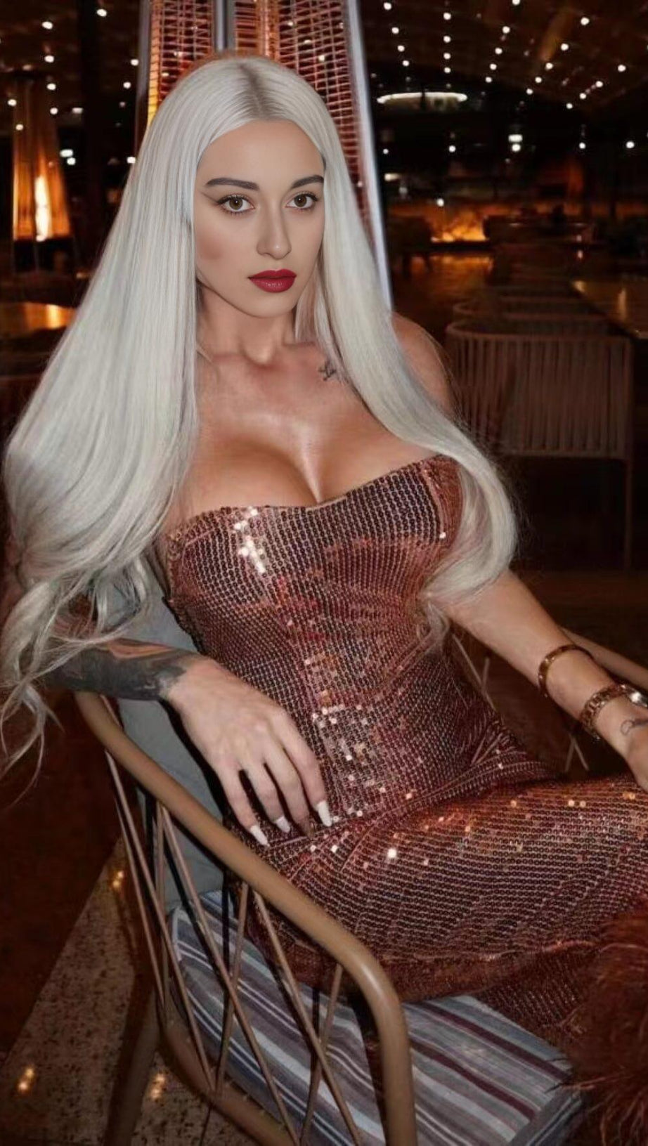 ABITO SLIM FIT IN PELUCHE CON PAILLETTES MARRONE