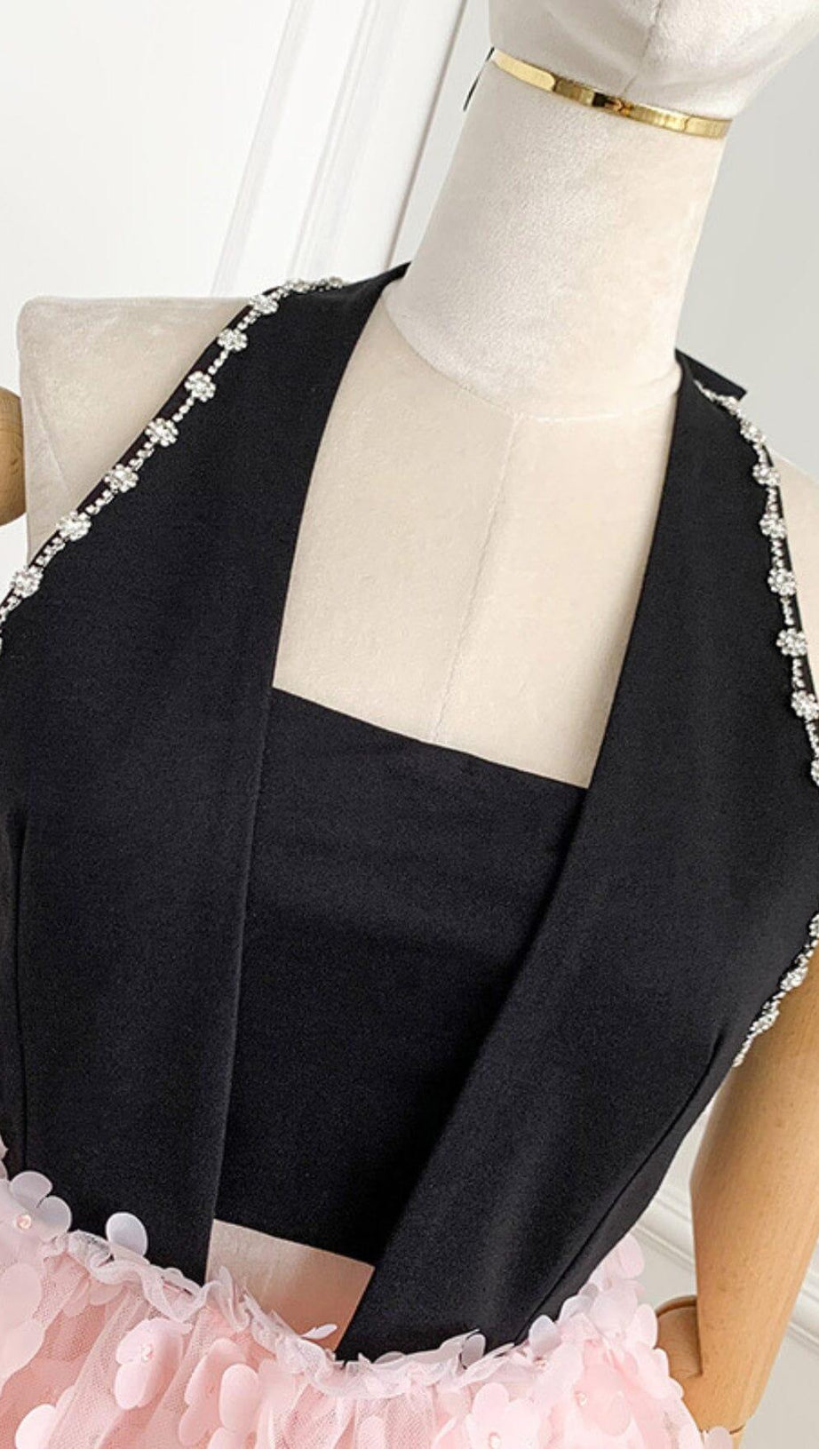 SLEEVELESS HALTER DRESS WITH PINK FLOWERS IN BLACK